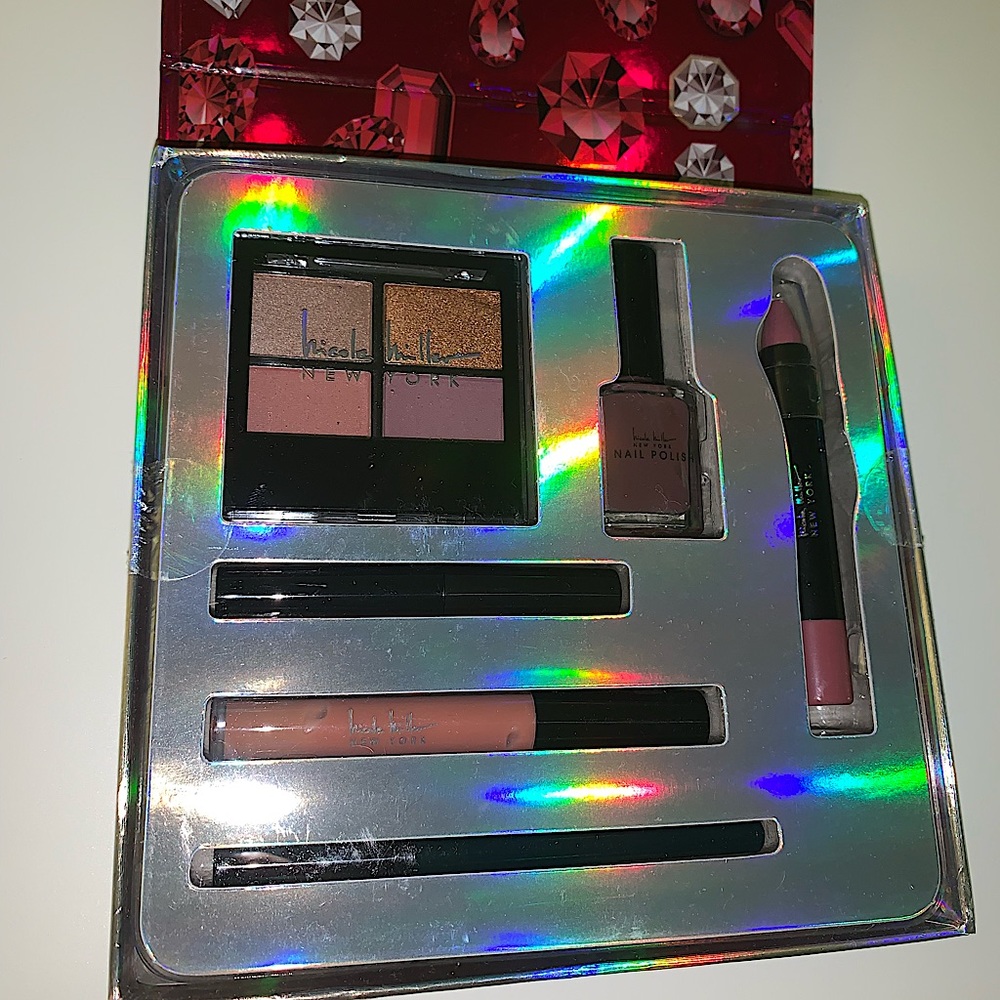 Nicole Miller Ultimate Cosmetic Collection